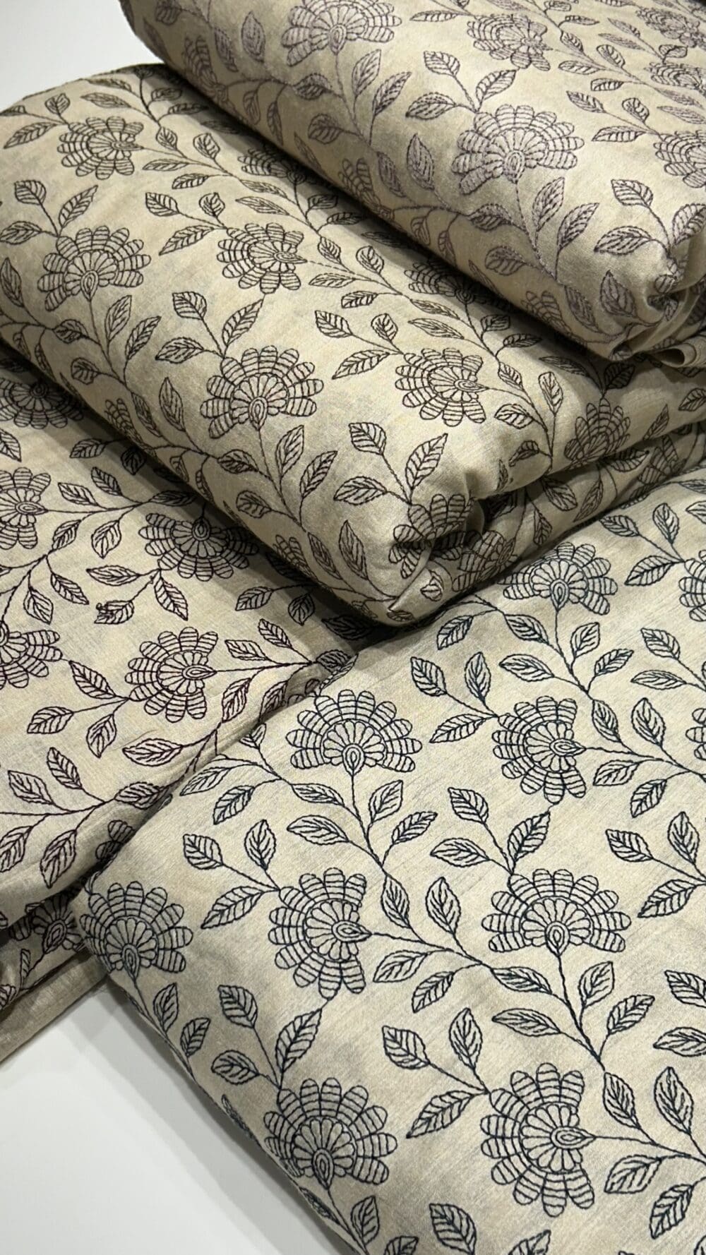 Munga Silk Embroidery - Image 2