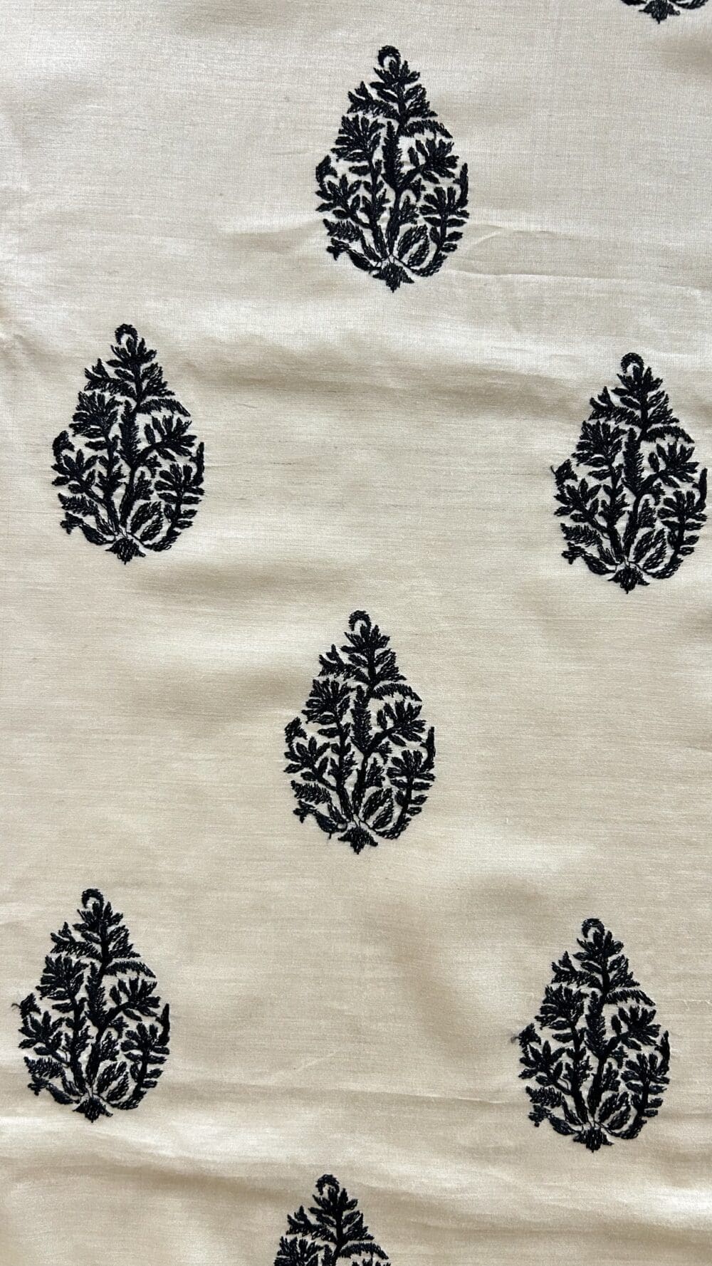 Munga Silk Embroidery - Image 2