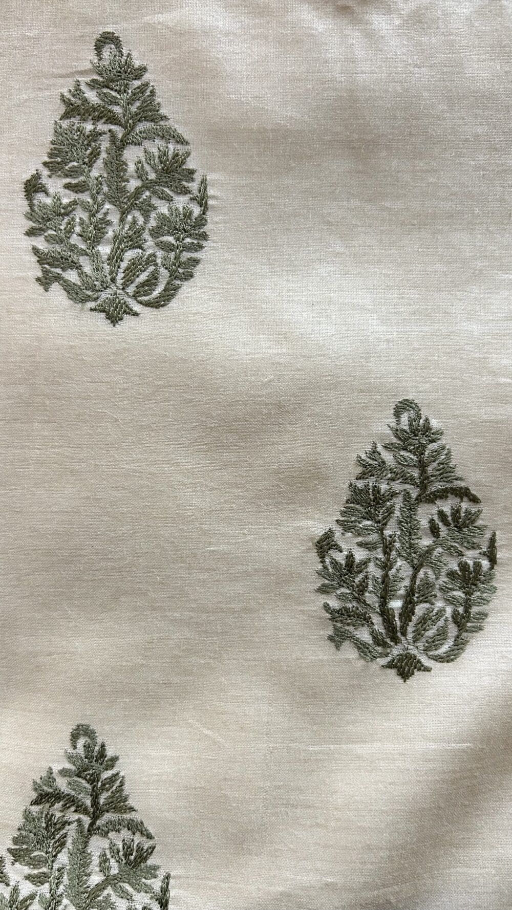 Munga Silk Embroidery - Image 4