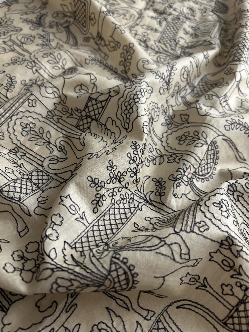 Munga Silk Embroidery - Image 2
